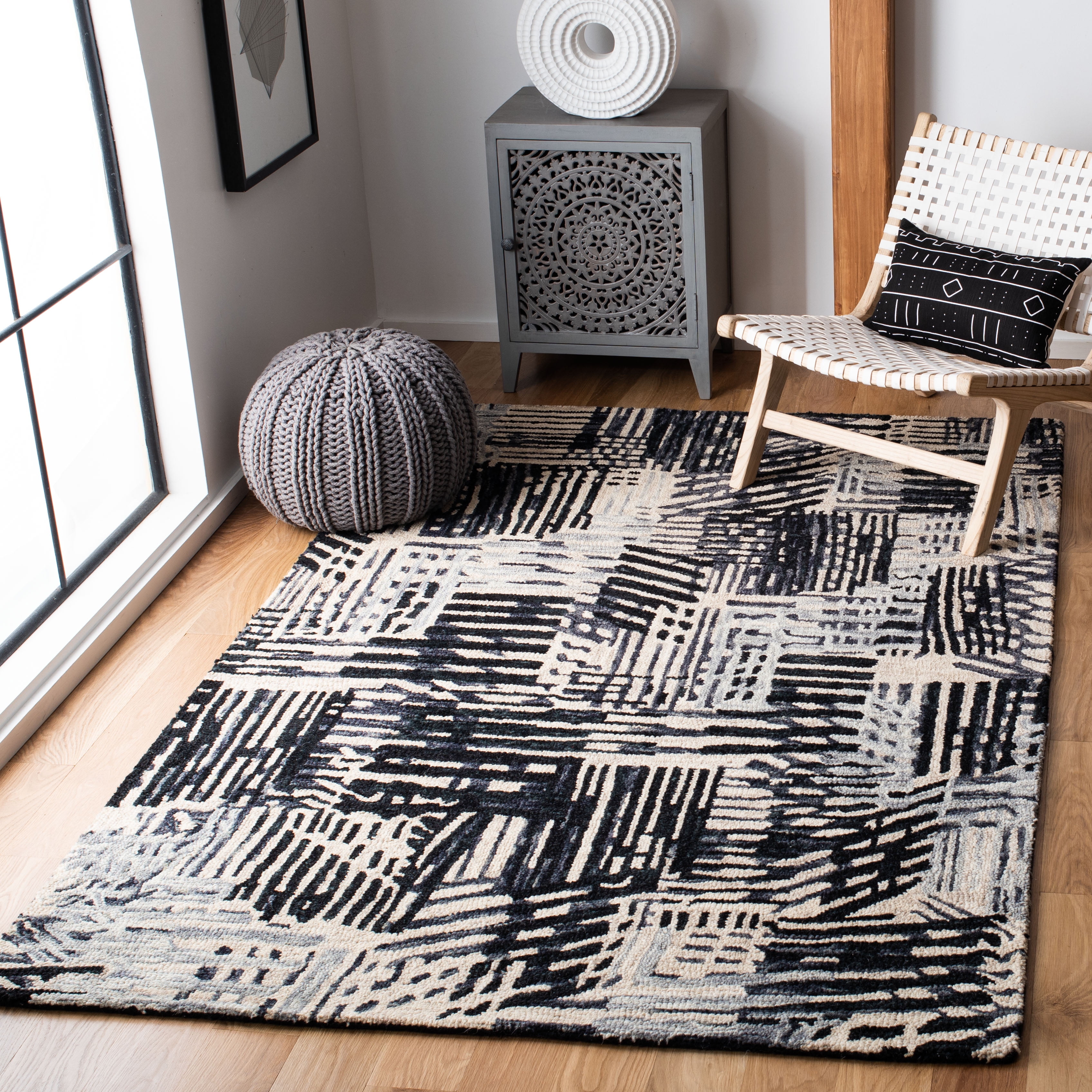 SAFAVIEH Rodeo Drive Alaois Abstract Area Rug, Black/Ivory, 6' x 6' Square