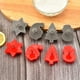 thumbnail image 1 of Set de 4 piezas para moldes de galletas navideñas - Herramientas de repostería de plástico para galletas, pasteles y fondant caseros con botón de liberación fácil, 1 of 6