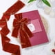 thumbnail image 4 of Cinta de terciopelo de 7,6 cm (3 pulgadas), 2,7 m (3 yardas), cinta rústica con flecos, ideal para regalos de boda, ramos de novia, envoltorios de regalos y decoración de fiestas. Color rojo oscuro., 4 of 9