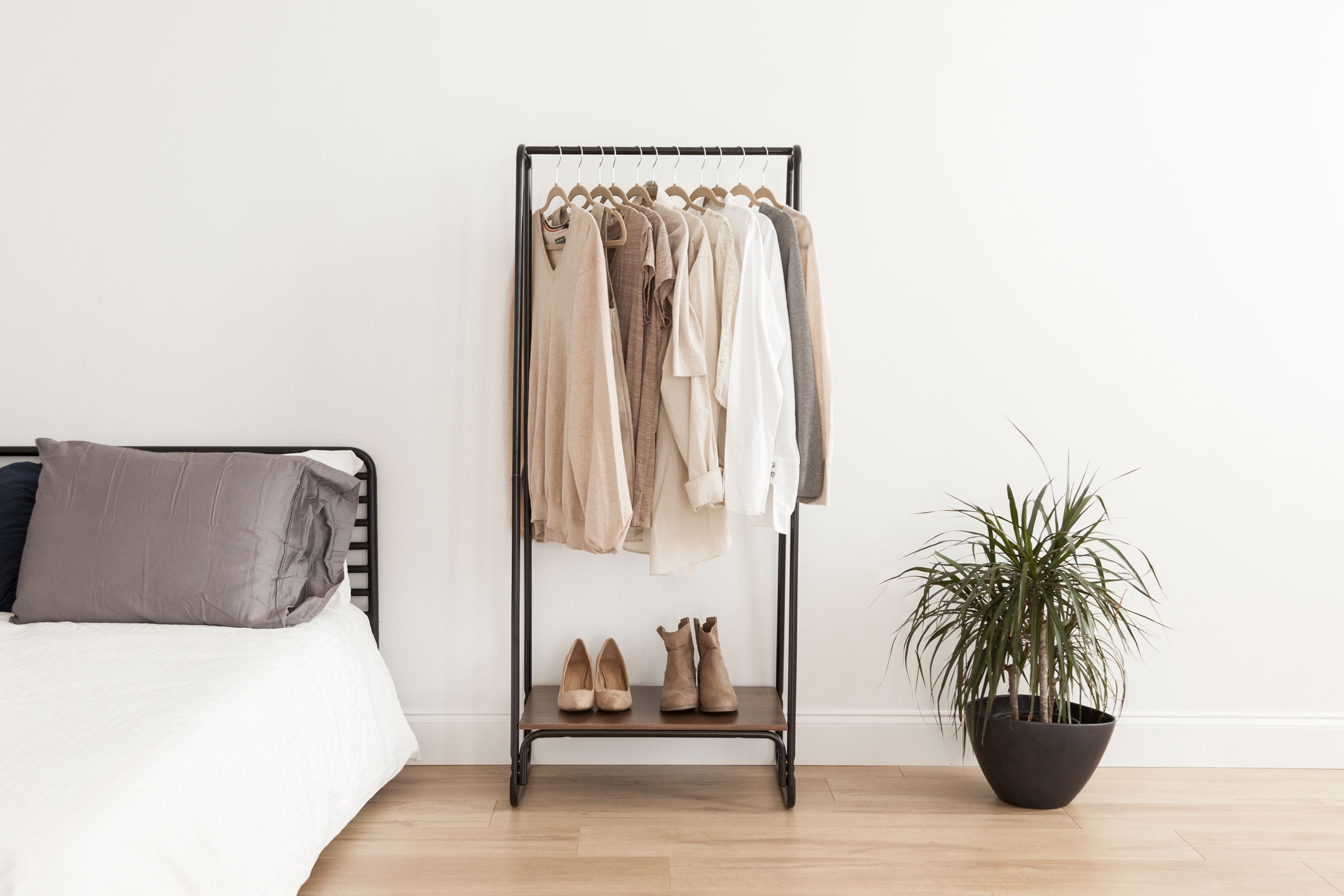 IRIS USA Metal Garment Rack with 2 Wood Shelves White and Light Brown PI-B2