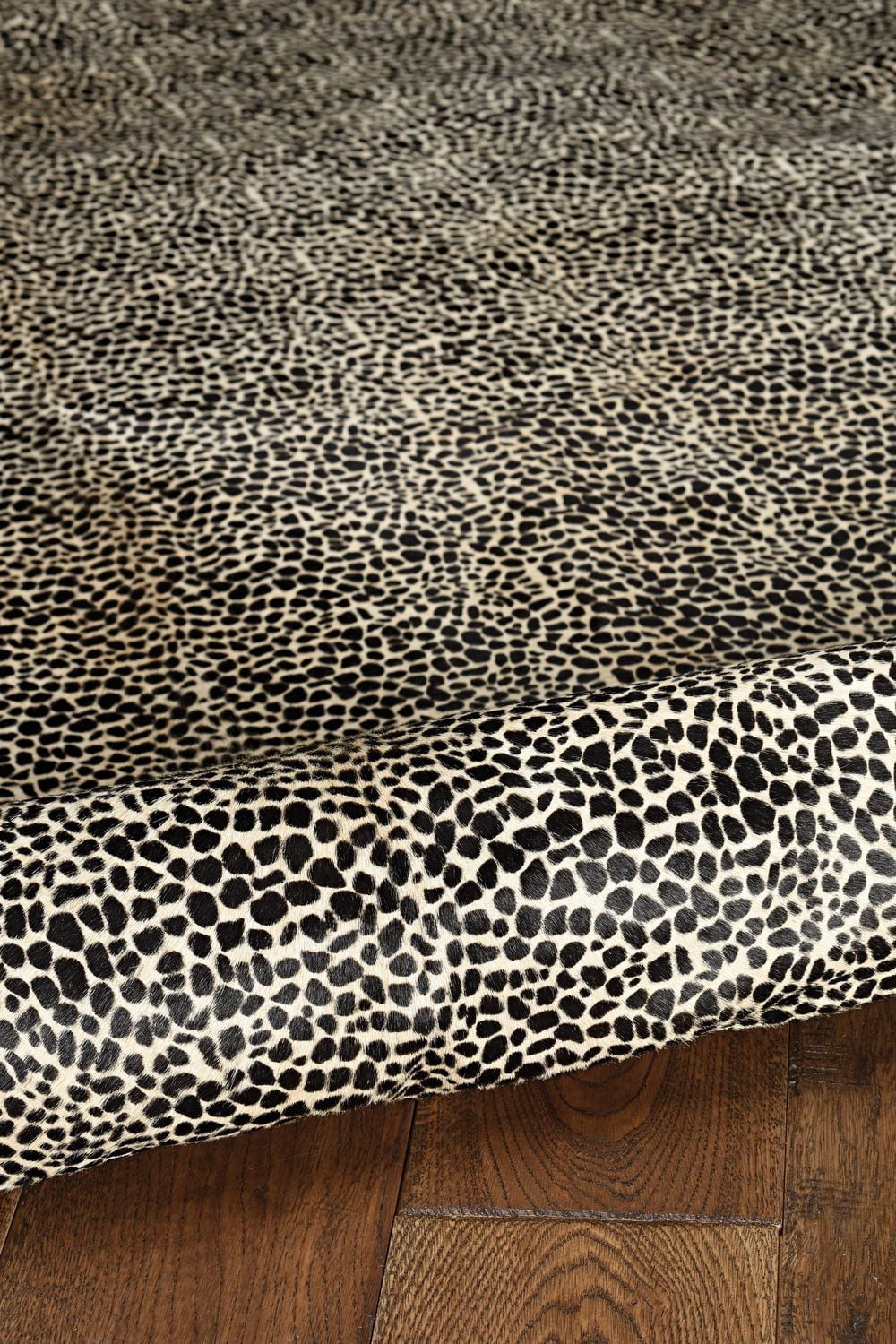 Tapis en Peau de Vache, Bringé Moyen - Pleine Peau