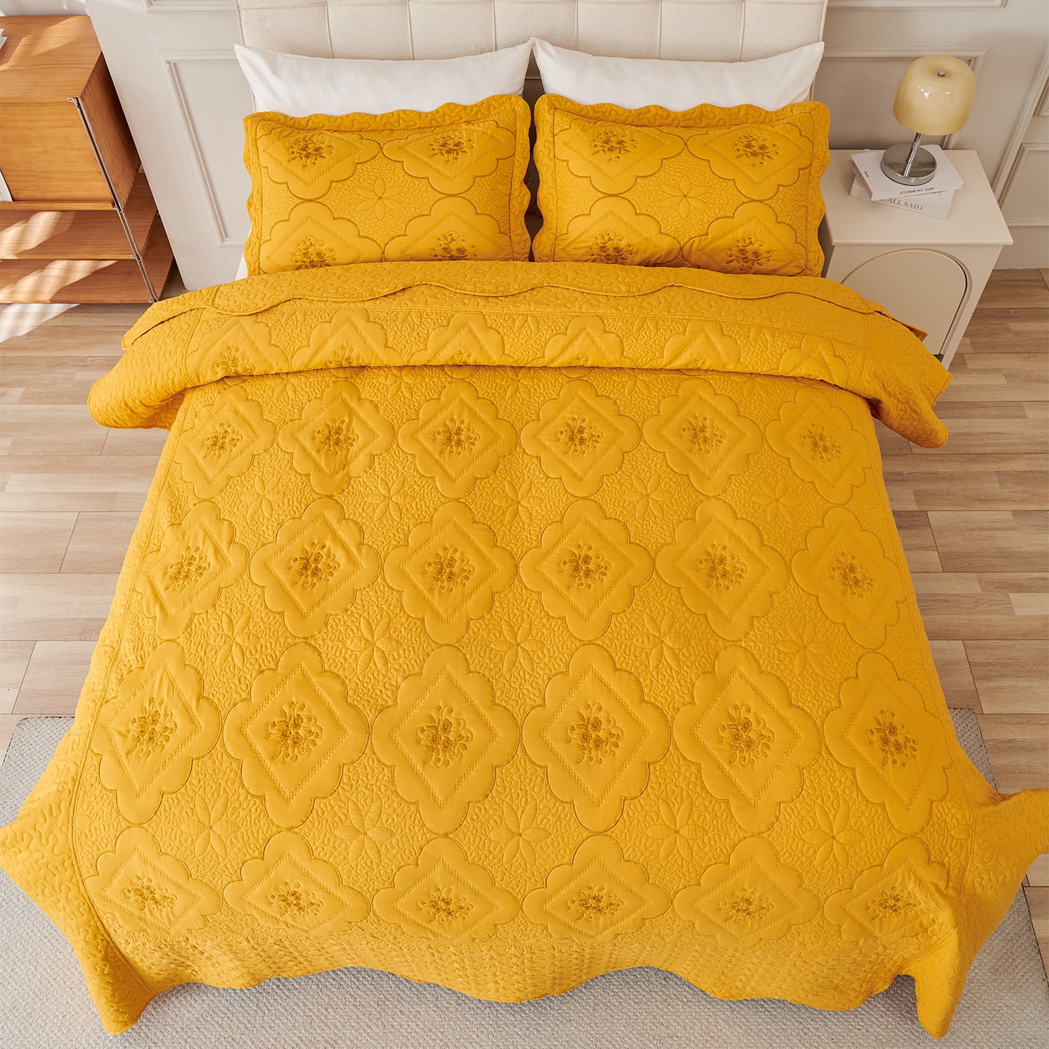 Evenhug Floral Embroidery Quilt Set,3-Piece King Diamond Floral Pattern Bedding Set,Soft Lightweight Bedspread for All Season(Gold,102"x90")