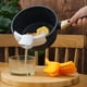 thumbnail image 1 of Colador con clip, escurridor de ollas de silicona Conecte el colador a la olla para drenar su comida, ayuda para verter ollas con colador de alimentos con boquilla para espaguetis Ormromra ZYY-2600, 1 of 4