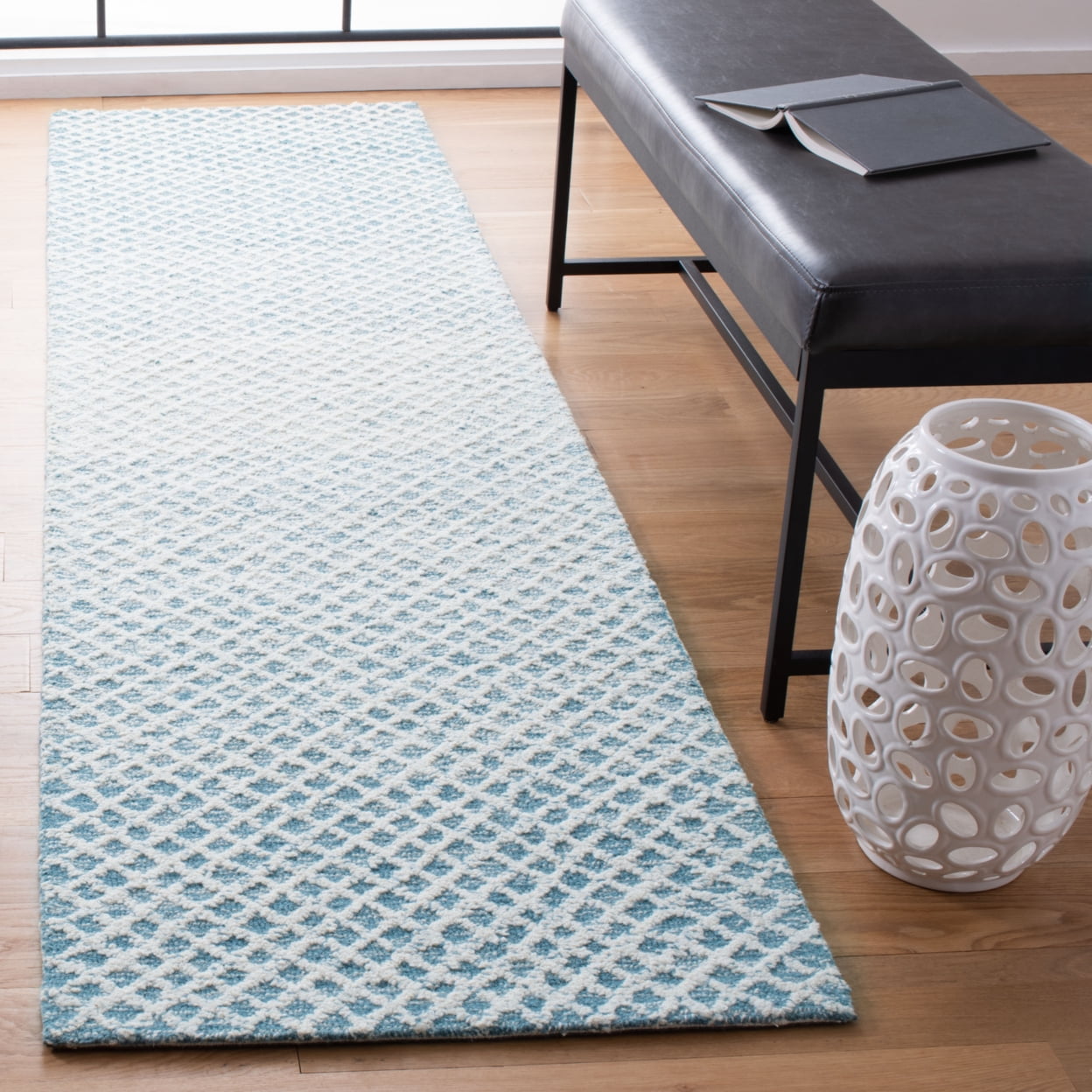 SAFAVIEH Micro-Loop Arnold Diamond Area Rug, Blue/Ivory, 4' x 6'
