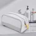 thumbnail image 4 of Estuche cosmético portátil para guardar artículos de tocador y maquillaje en color gris, 4 of 8