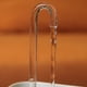 thumbnail image 1 of Suministros para mascotas, dispensador de agua para gatos, fuente de agua automática para mascotas, bebedero para gatitos, compacto y liviano, 1 of 12