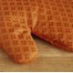 thumbnail image 3 of Juego de guantes de cocina KitchenAid Asteroid, color naranja miel y algodón, 3 of 6