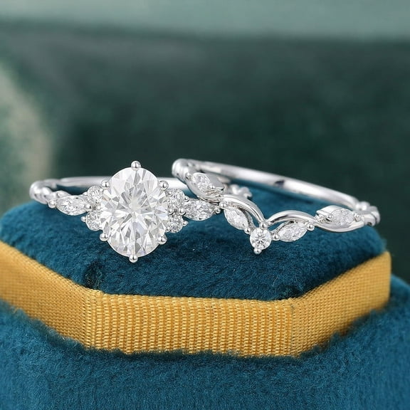 Spot Jewel Brilliant 2.2 Ct Round Cut Diamond Ring - Silver 14K White Gold Plated Rings for Her - Solitaire with Accent Diamond Rings for Women - Engagement wedding Diamond Rings for Women