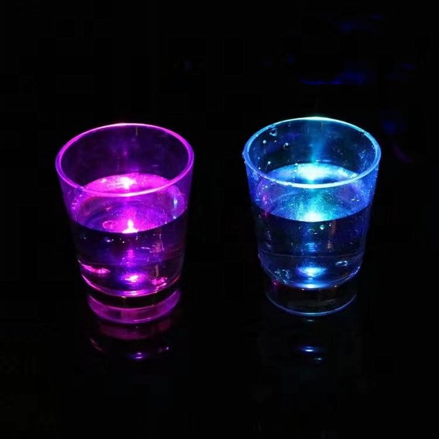 Taza luminosa LED colorida, taza de piña, taza de cerveza que cambia de color para bar KTV, taza de agua de plástico transparente