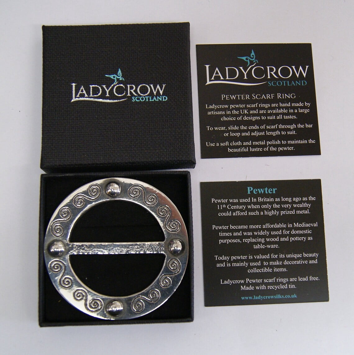 Lady Crow Medium Scarf Ring - Celtic Knot Design