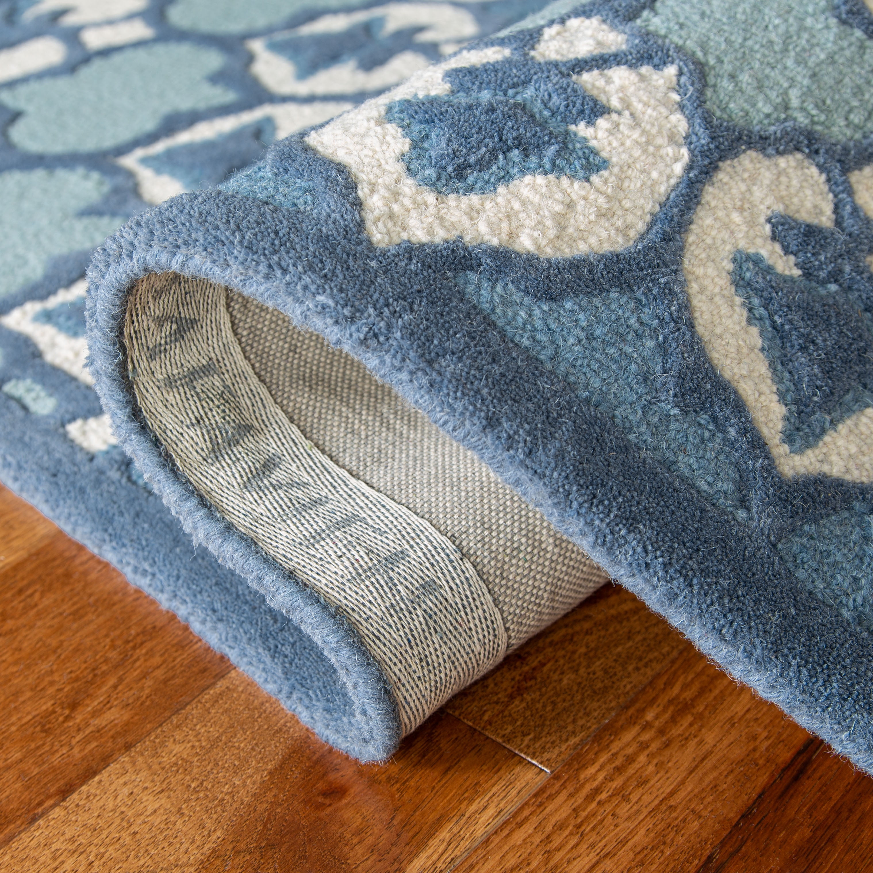 SAFAVIEH Bellagio Zoja Floral Wool Runner Rug, Ivory/Blue, 2'3" x 7'