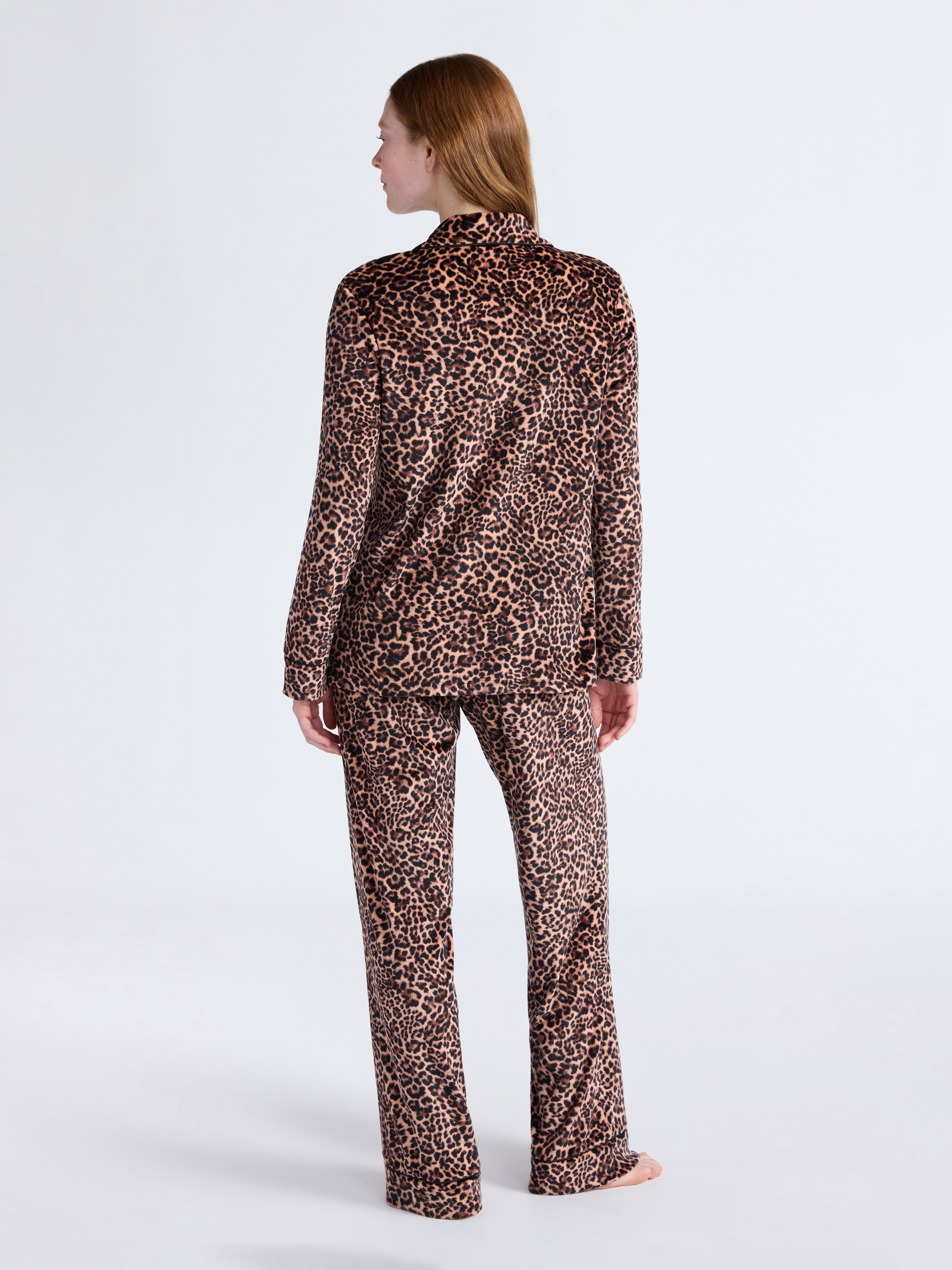Joyspun Women’s Stretch Velour Notch Collar Long Sleeve Pajama Set, Sizes XS to 4X
