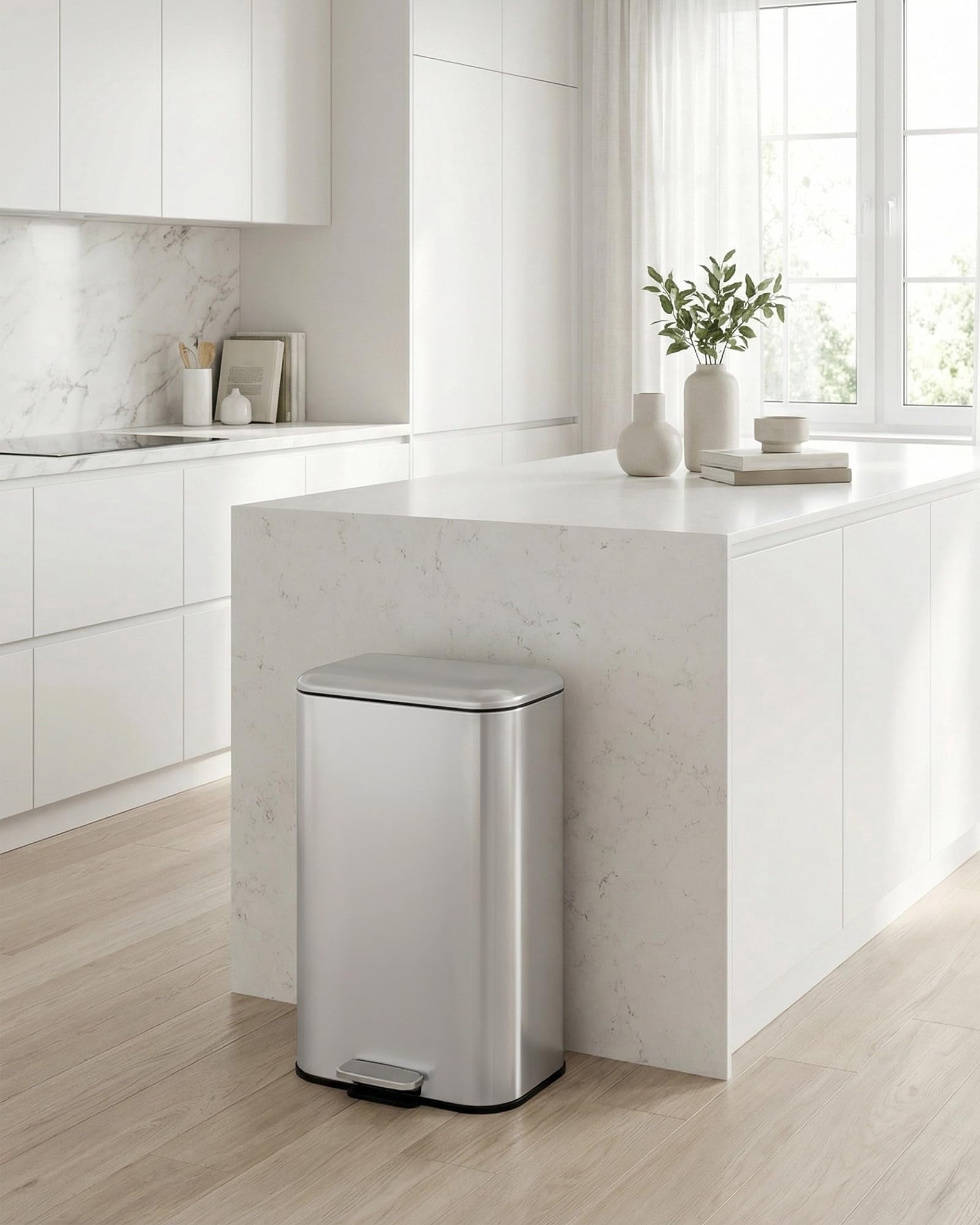 8 Gallon Trash Can with Lid, 30L Fingerprint Proof Stainless Steel Kitchen Trash Can with Removable Inner Bucket and Lid Soft Close, Pedal Rubbish Binfor Home, Kitchen, Office（Silver）