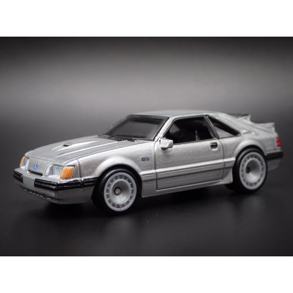 Open Box 1984 84 FORD MUSTANG SVO FOX BODY SILVER 1:64 SCALE DIORAMA DIECAST MODEL CAR