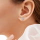 thumbnail image 4 of Pendientes para mujer, regalos para mujer Pendientes de copo de nieve plateados para mujer Accesorios sencillos para las orejas Un pendiente, 4 of 5