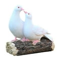 thumbnail image 3 of Estatua de pareja de palomas sobre un tocón de , adorno de pájaro para jardín, decoración artística, artesanía de resina única para sala de estar, 3 of 8