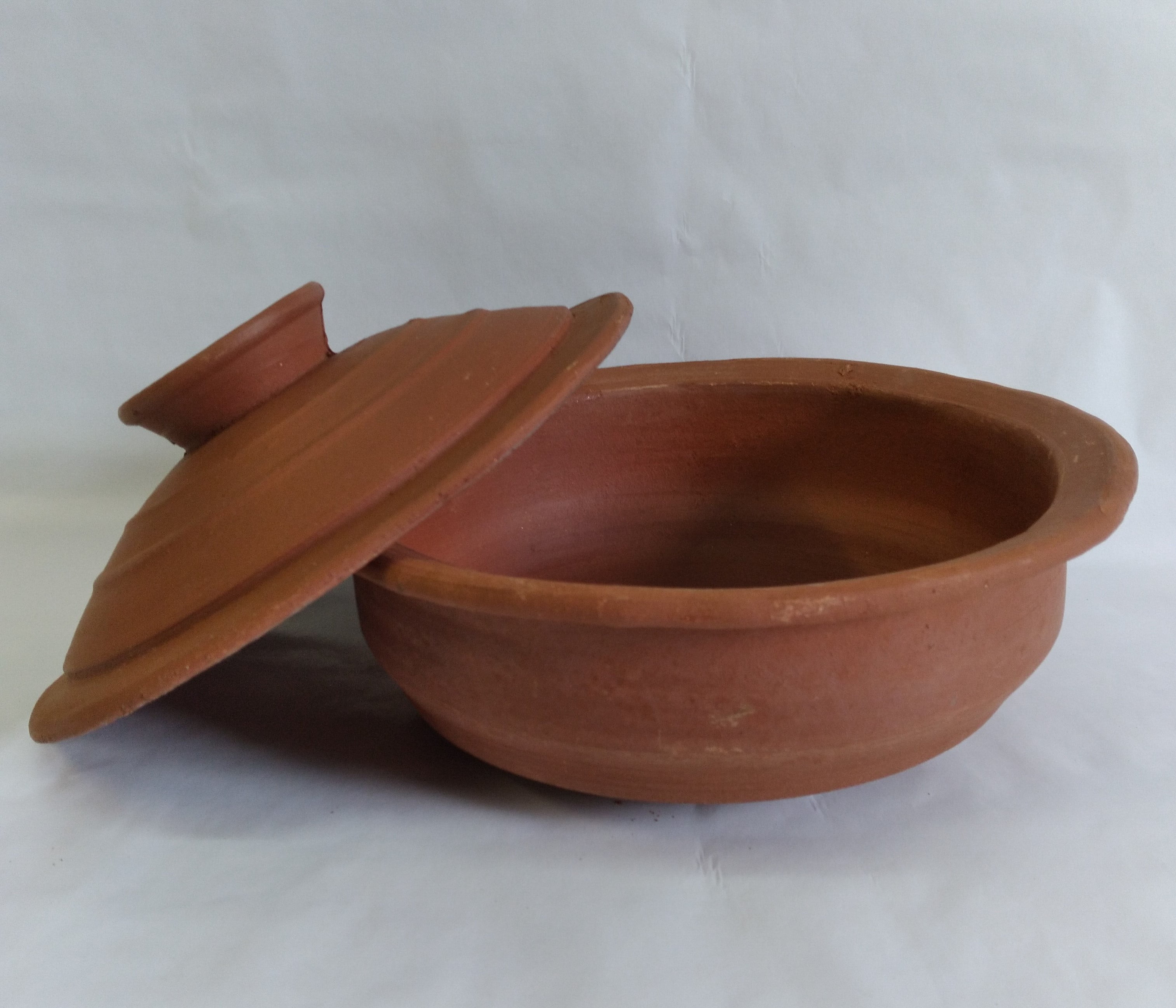 Clay cooking pot with Lid (8 inch / gas capable )