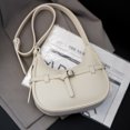 thumbnail image 1 of Bolso de hombro francés para mujer, nuevo estilo 2025, de alta gama, con estampado de lichi, estilo media luna, informal y versátil., 1 of 5