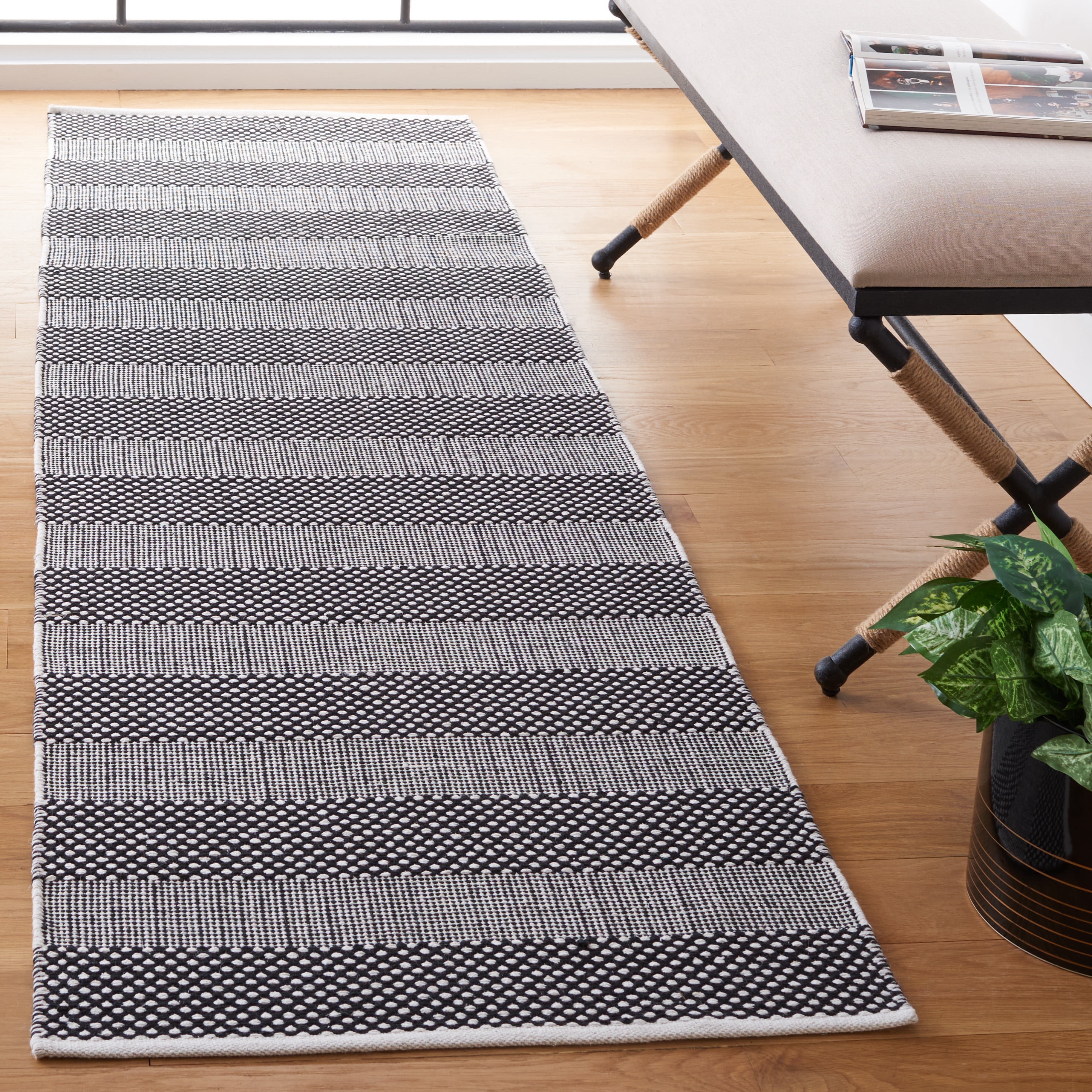 SAFAVIEH Striped Kilim Hilbert Striped Cotton Runner Rug, Ivory/Black, 2'3" x 8'