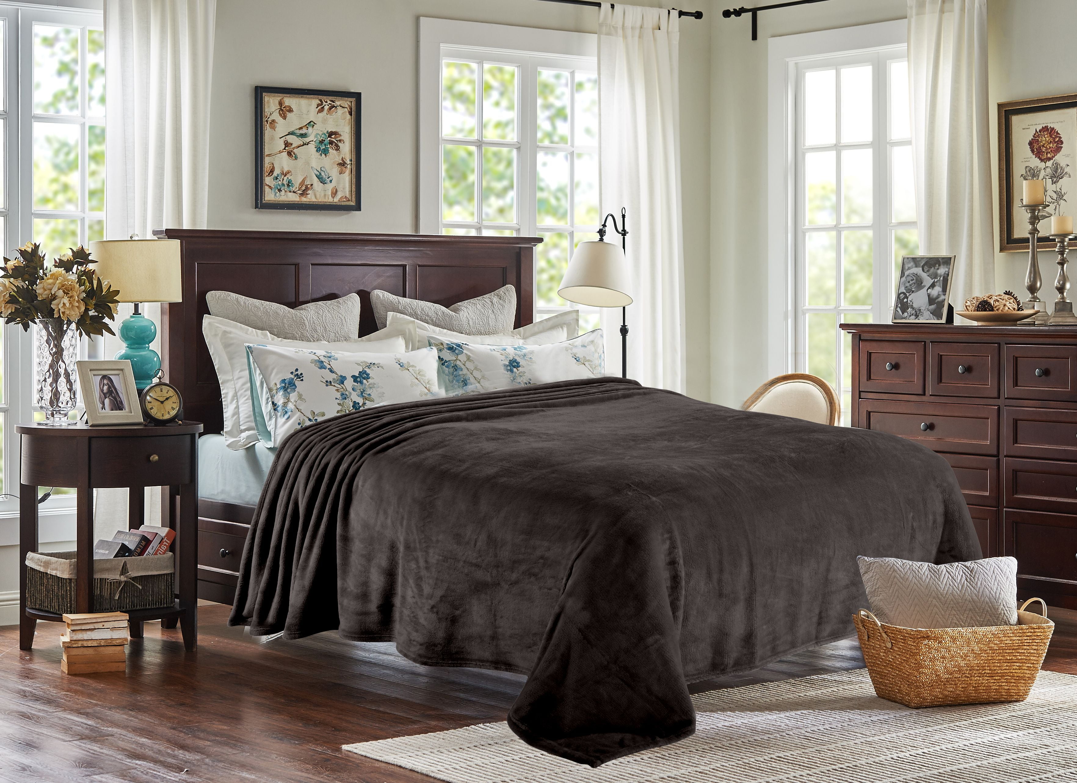 Reafort Ultra Soft Flannel Fleece All Season Light Weight Living Room/Bedroom Warm Throw Blanket (Dark Grey, Twin 66"X90")