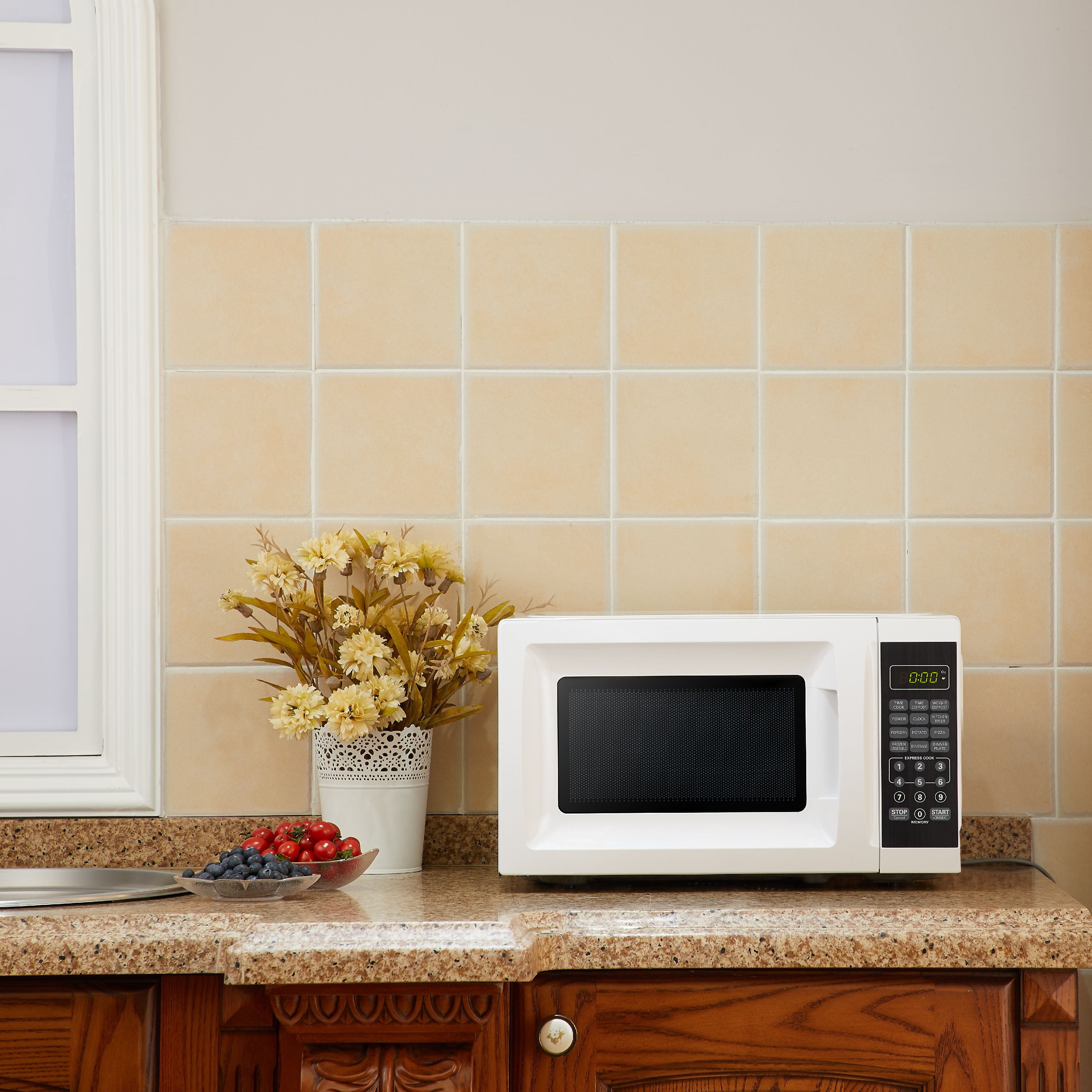 Frigidaire Microwave Oven, 9-5/8-In. Turntable, White, 700-Watts, .7- Cu. Ft.