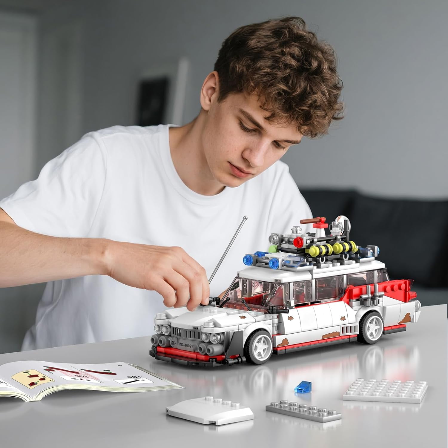 SEEMEY Ghost Car ECTO-1 Building Sets for Boys Age 14+&Ghost Bus Movie Fans, Creative Classic Cars 10021 Cool Vehicles Model Kits s for Adults,,636PCS