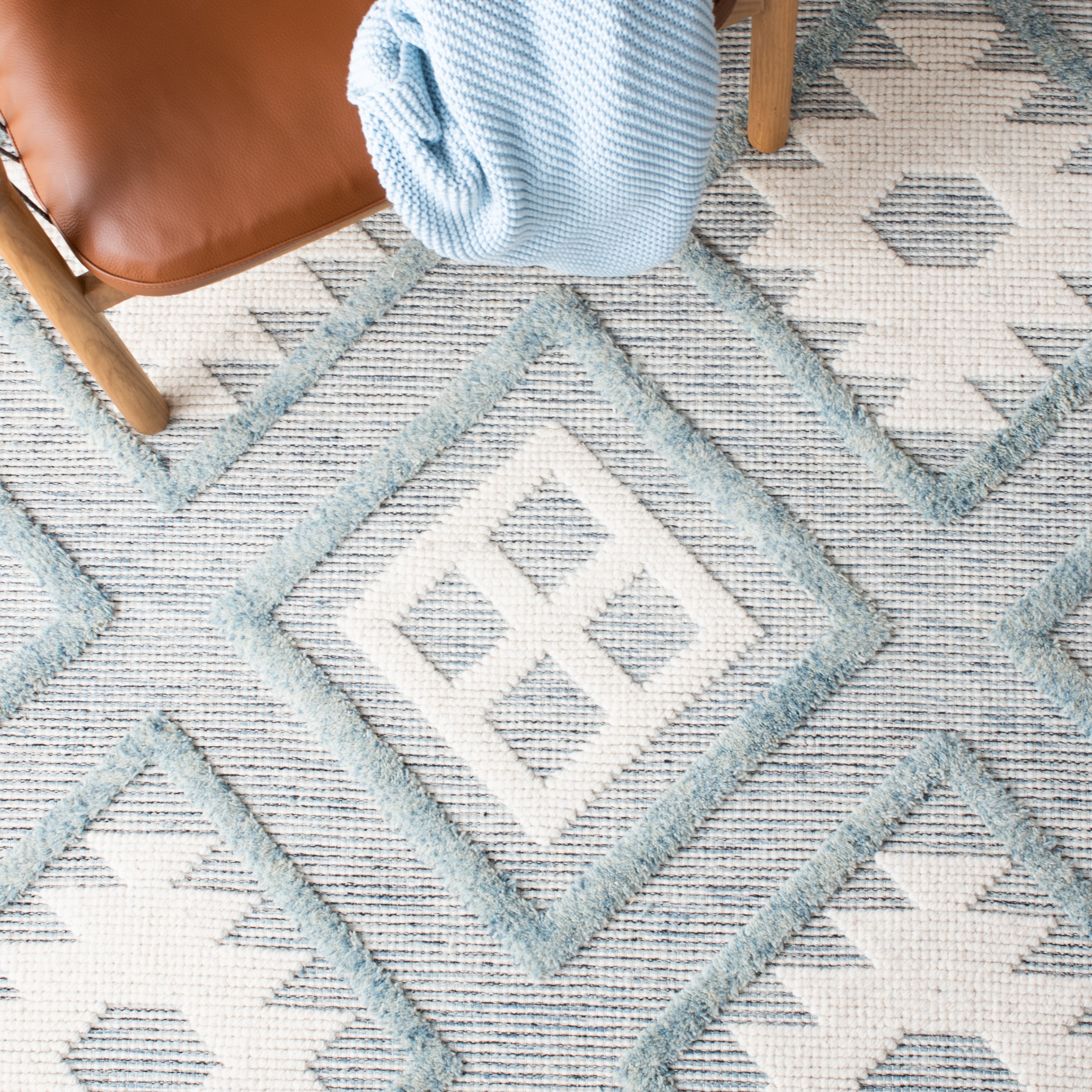SAFAVIEH Vermont Yorick Geometric Area Rug, Blue/Ivory, 6' x 6' Square