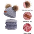 thumbnail image 4 of Gorro de punto para niño pequeño, gorro de punto con pompón doble de invierno, bufanda del mismo color, 4 of 5