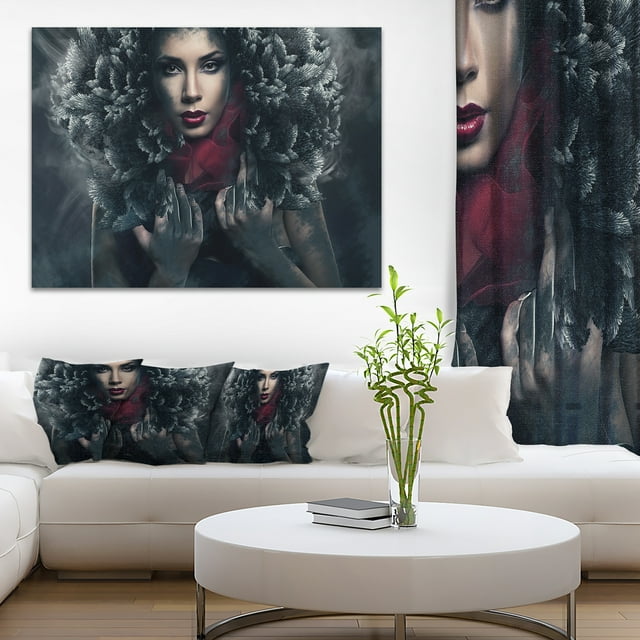Femme Passionnée à Capuche Plume - Impression sur Toile Portrait