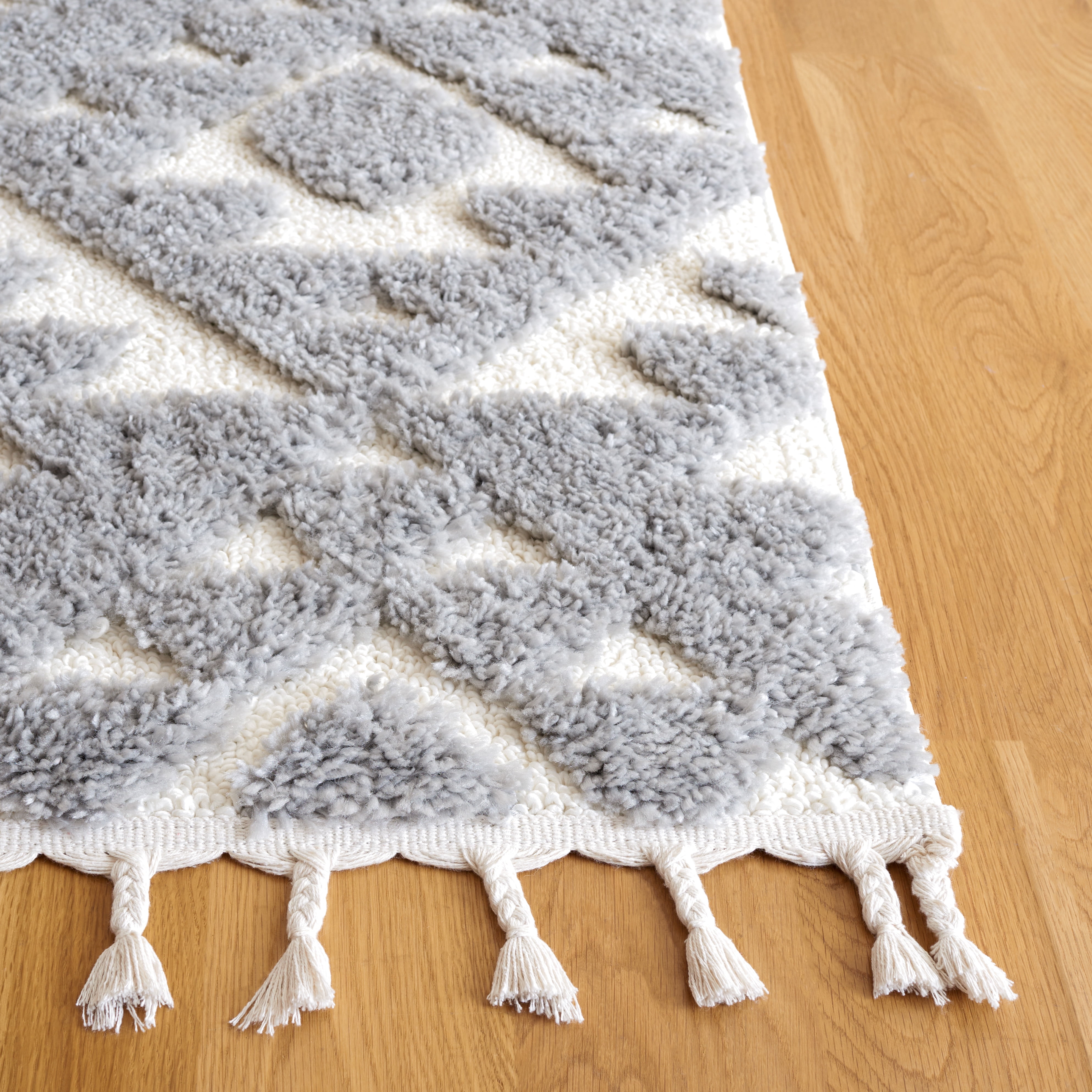 Safavieh Moroccan Tassel Larry Geometric Shag Runner Rug, Gray/Ivory, 2'3" x 10'