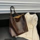 thumbnail image 4 of Sywqhk Bolso De Hombro De Color Sólido De Cuero Retro Para Mujer Bolsos Grandes Con Remaches (Café) Sywqhk Para estrenar, 4 of 7