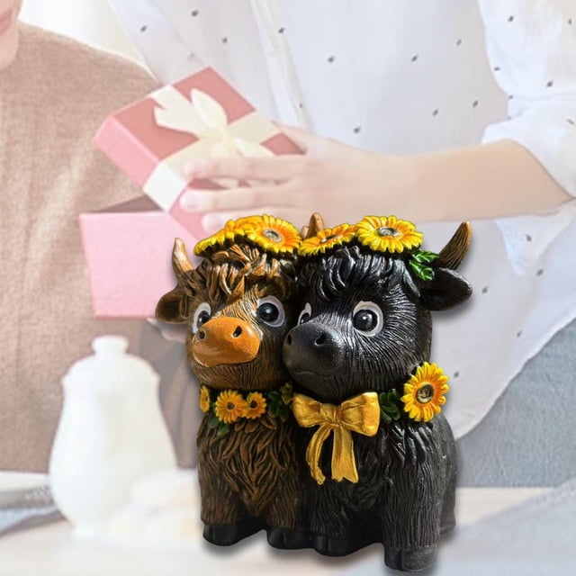 Figura de pareja de vacas de las Tierras Altas, escultura animal, gnomos de vaca de las Tierras Altas modernos con flores, adorno para armario,