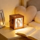 thumbnail image 5 of Caja de fotos personalizada de madera con manivela manual | Marco giratorio de mini álbum | Regalo personalizado para el aniversario de boda de una pareja | Veta natural de madera, detalles en latón, 5 of 6