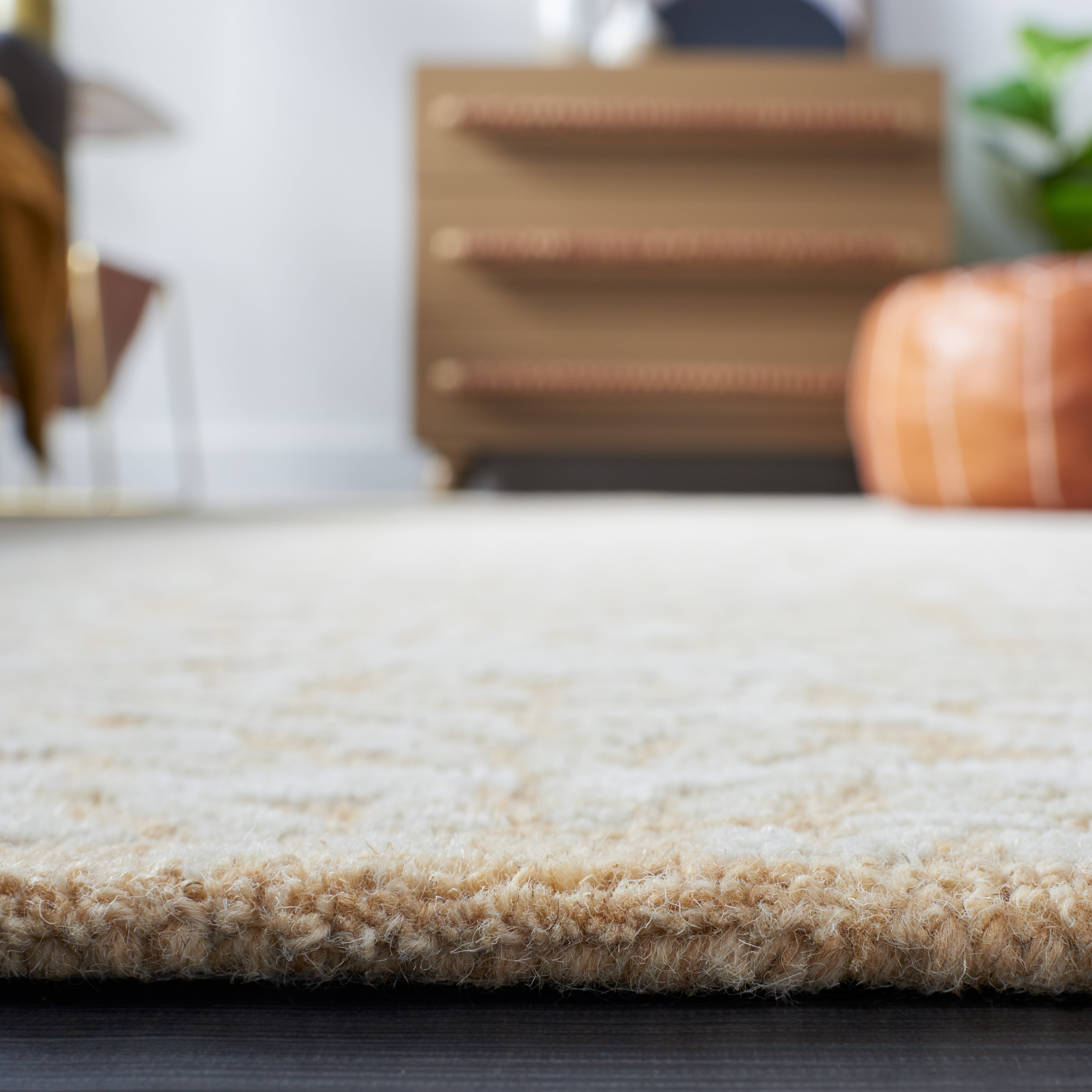 SAFAVIEH Metro Saranna Medallion Runner Rug, Gold/Ivory, 2'3" x 8'