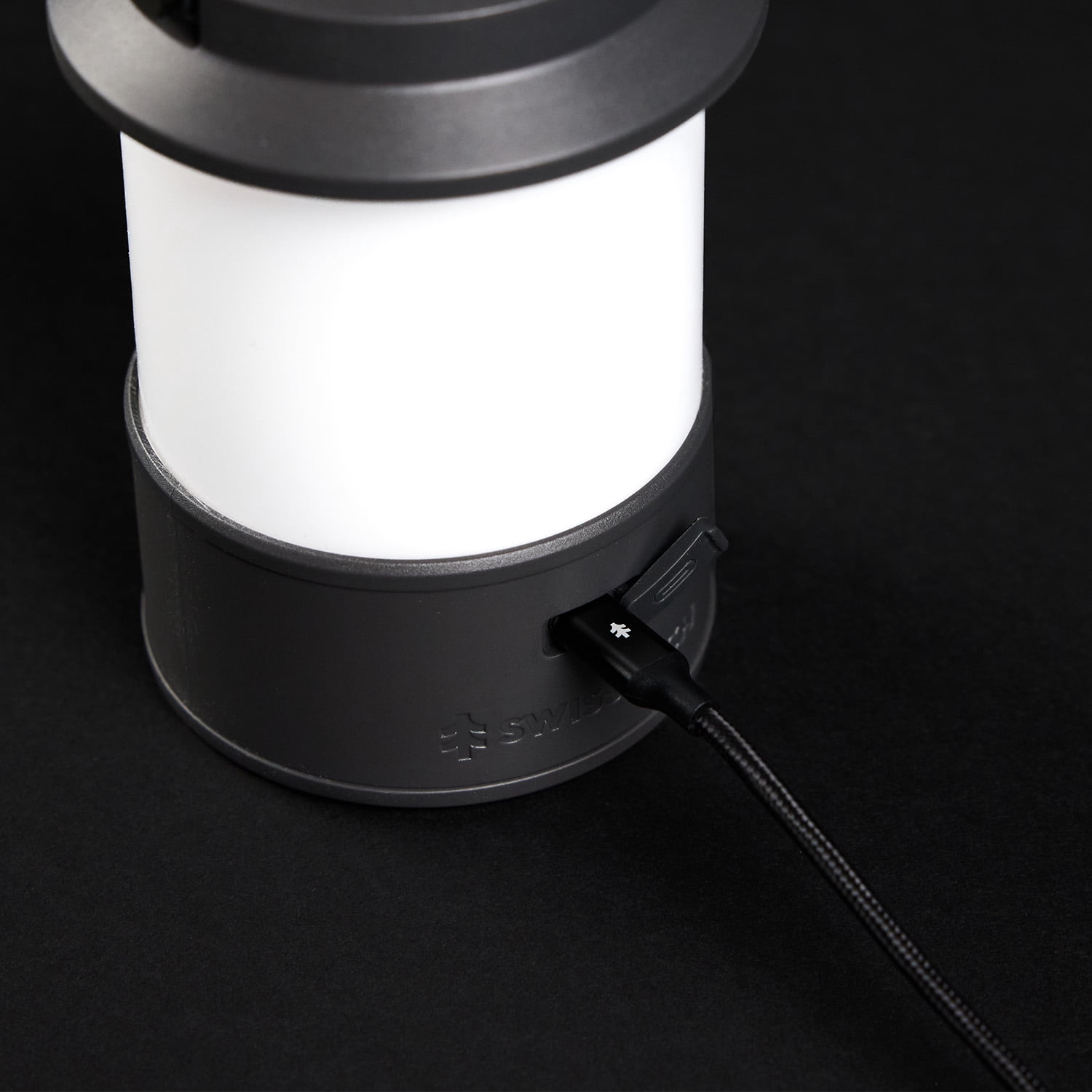 Swiss Tech Tragbar Compact Rechargeable Lantern, 1000 Lumens, 36 Hour Battery Life, IP54 Weatherproof, 6 Modes