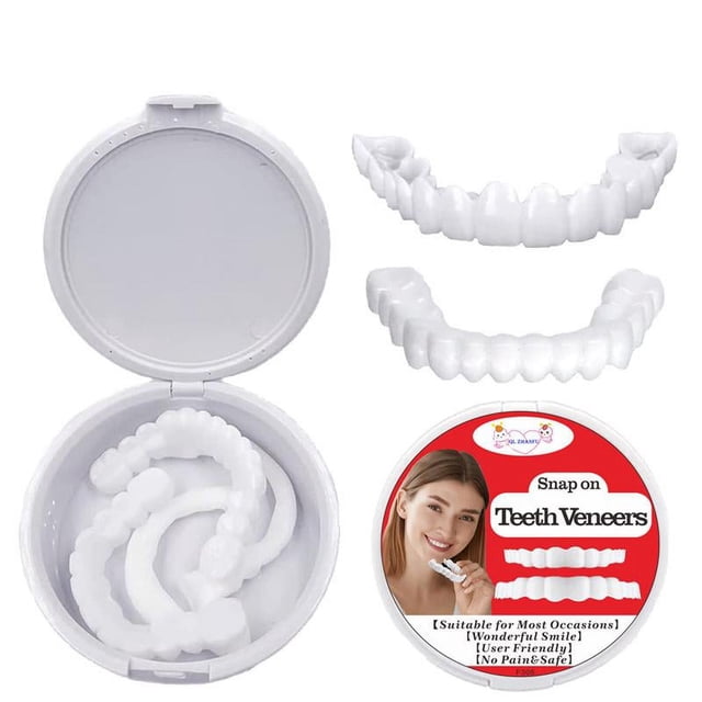2 pares de prótesis dentales con carillas instantáneas, prótesis dentales superiores e inferiores: dos fundas dentales blancas moldeadas para arcos superior e inferior junto a una caja redonda blanca abierta y empaque con etiqueta roja; reutilizables y portátiles, a menudo usadas también para sesiones fotográficas o actuaciones temporales.