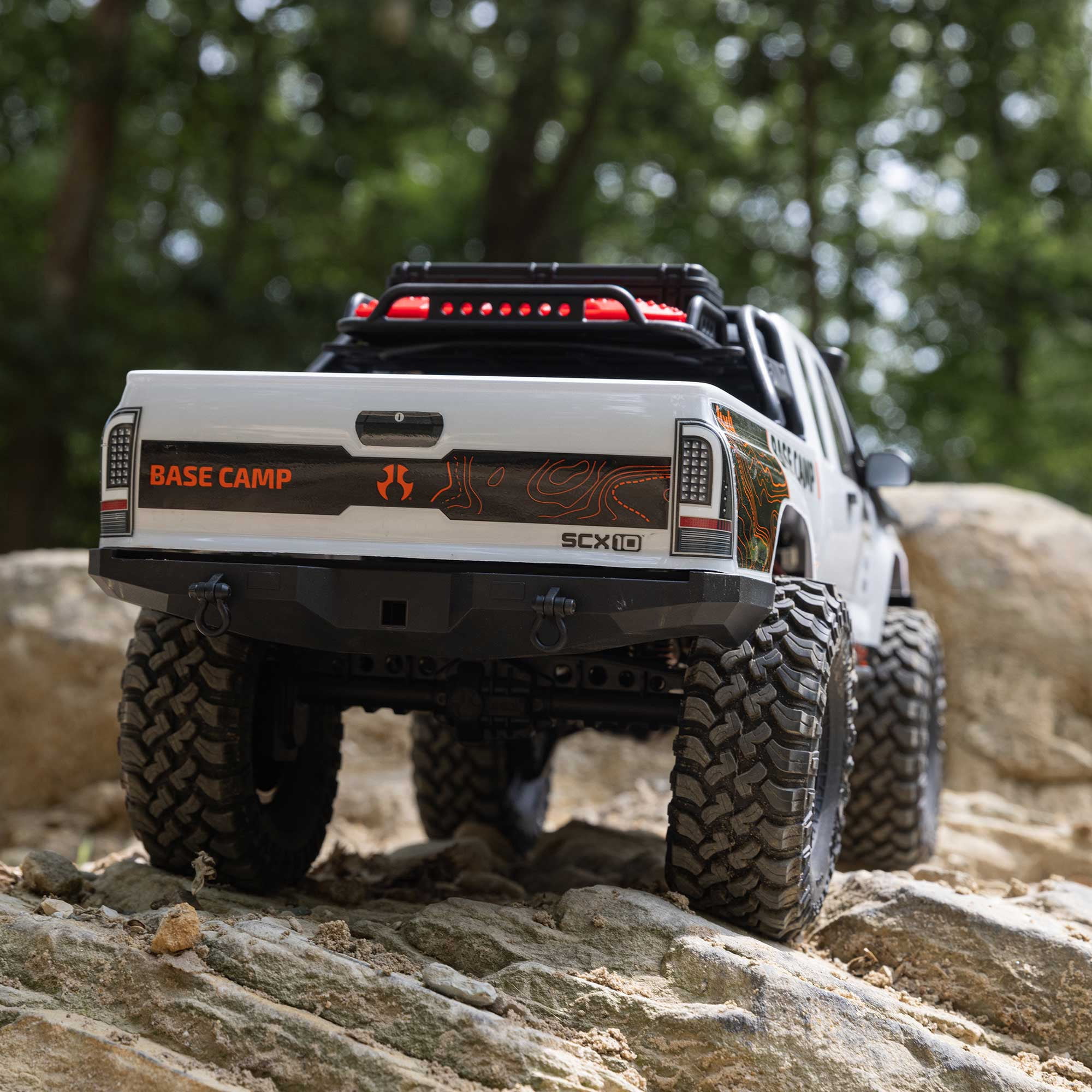 Axial 1/10 SCX10 III Base Camp 4X4 RTR Brushed Rock Crawler White AXI-1375T1