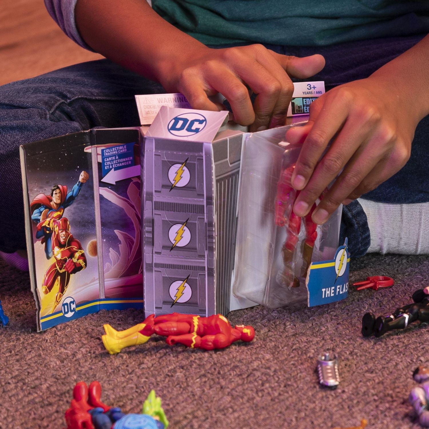 DC Comics, 4-Inch THE FLASH Action Figure with 3 Mystery Accessories, Adventure 2