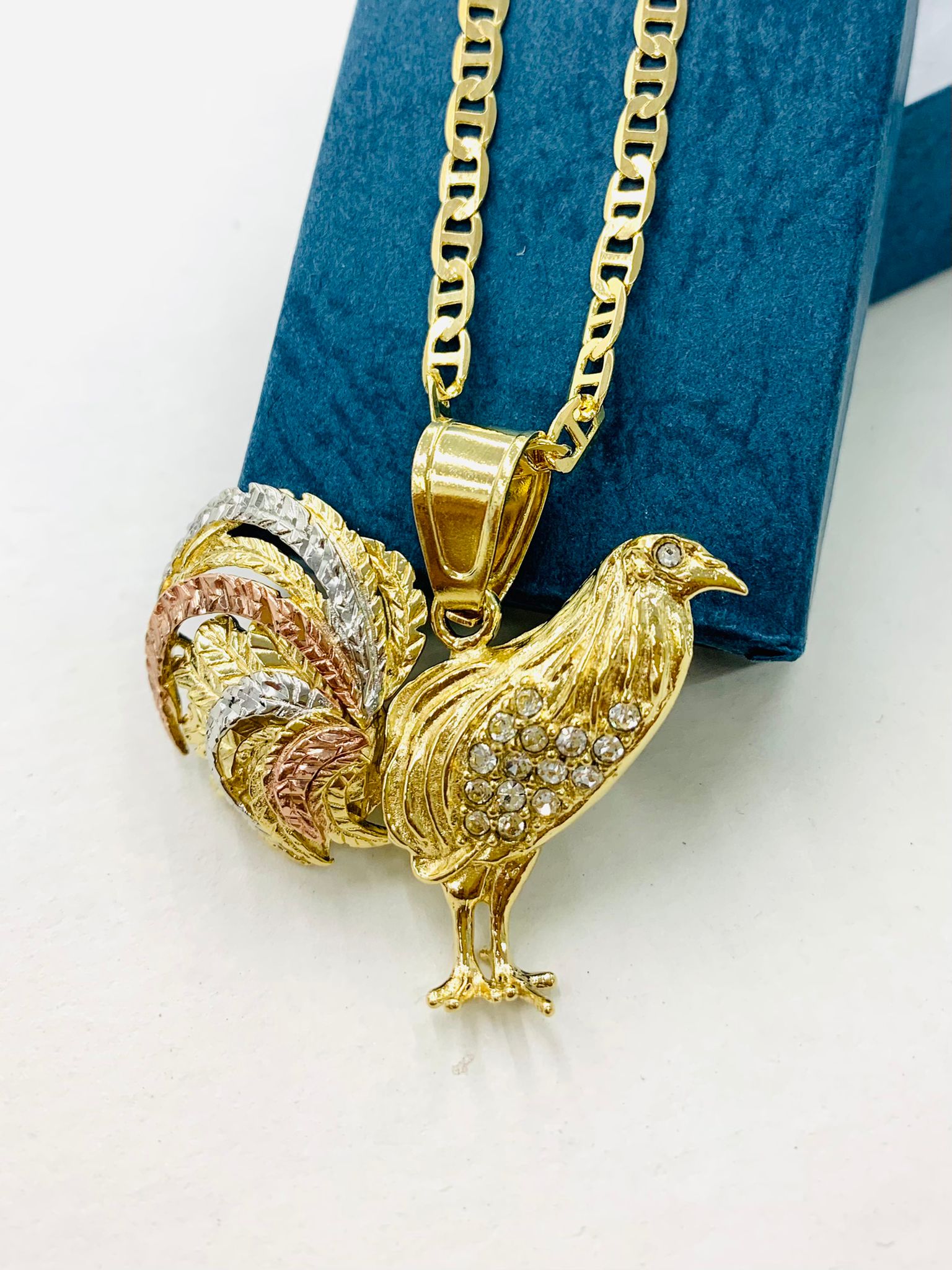 Rooster Chicken 18K Gold Filled Pendant Charm Necklace Gallo Medalla  33x45mm Figaro Mariner Chain 24 Dije de Gallo para la Protección Oro