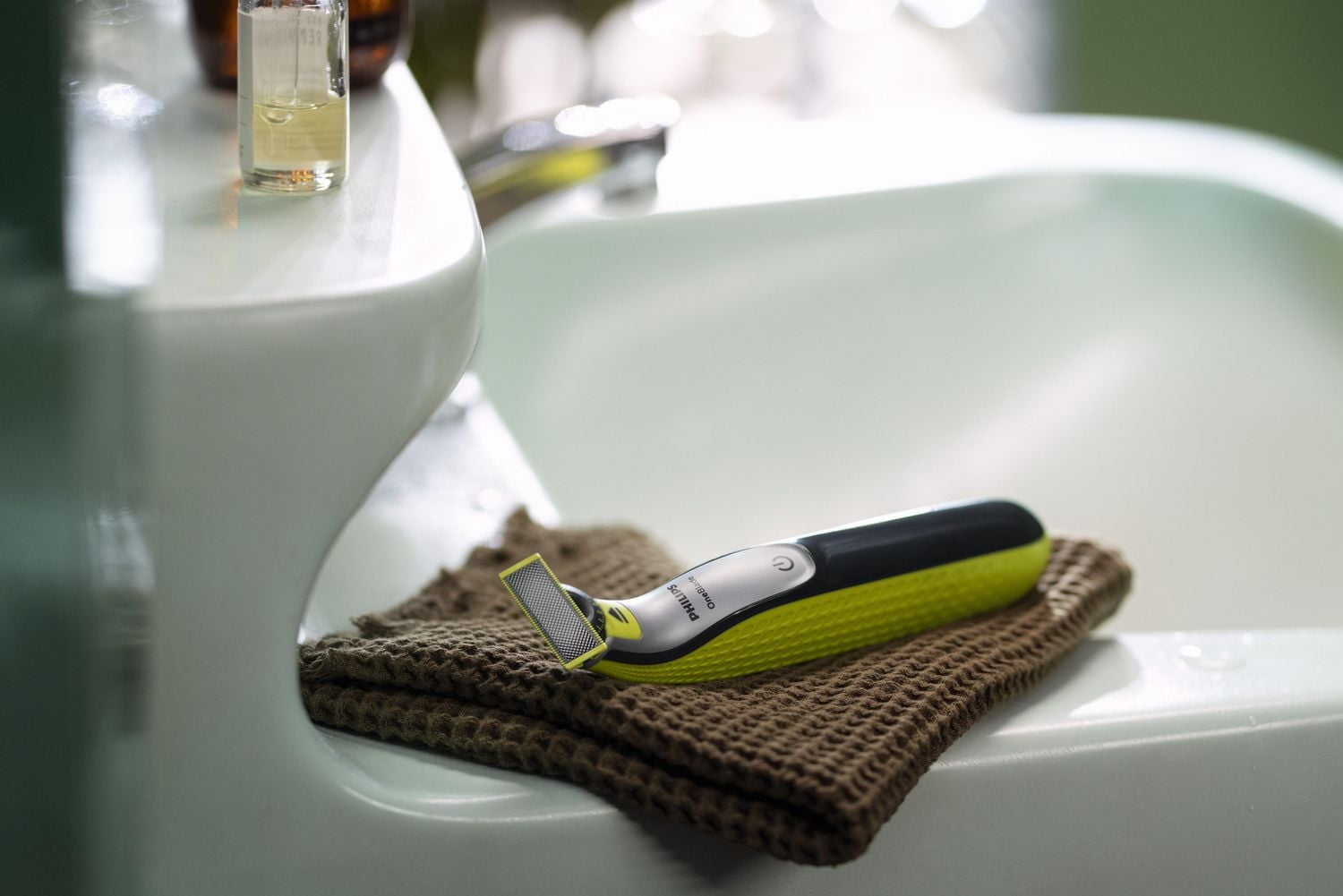 Philips OneBlade 360 Face & Body, Wet & Dry, Trim, Edge & Shave with the 5-in-1 Adjustable Comb and Body Comb, QP2834/23, The new OneBlade 360 Face & Body