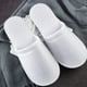 thumbnail image 4 of 40 Pares de Pantuflas Desechables con Punta Cerrada para Mujeres y Hombres, Pantuflas Desechables Antideslizantes de Felpa Cepillada Ultrafinas para Hotel y Hogar, 4 of 9