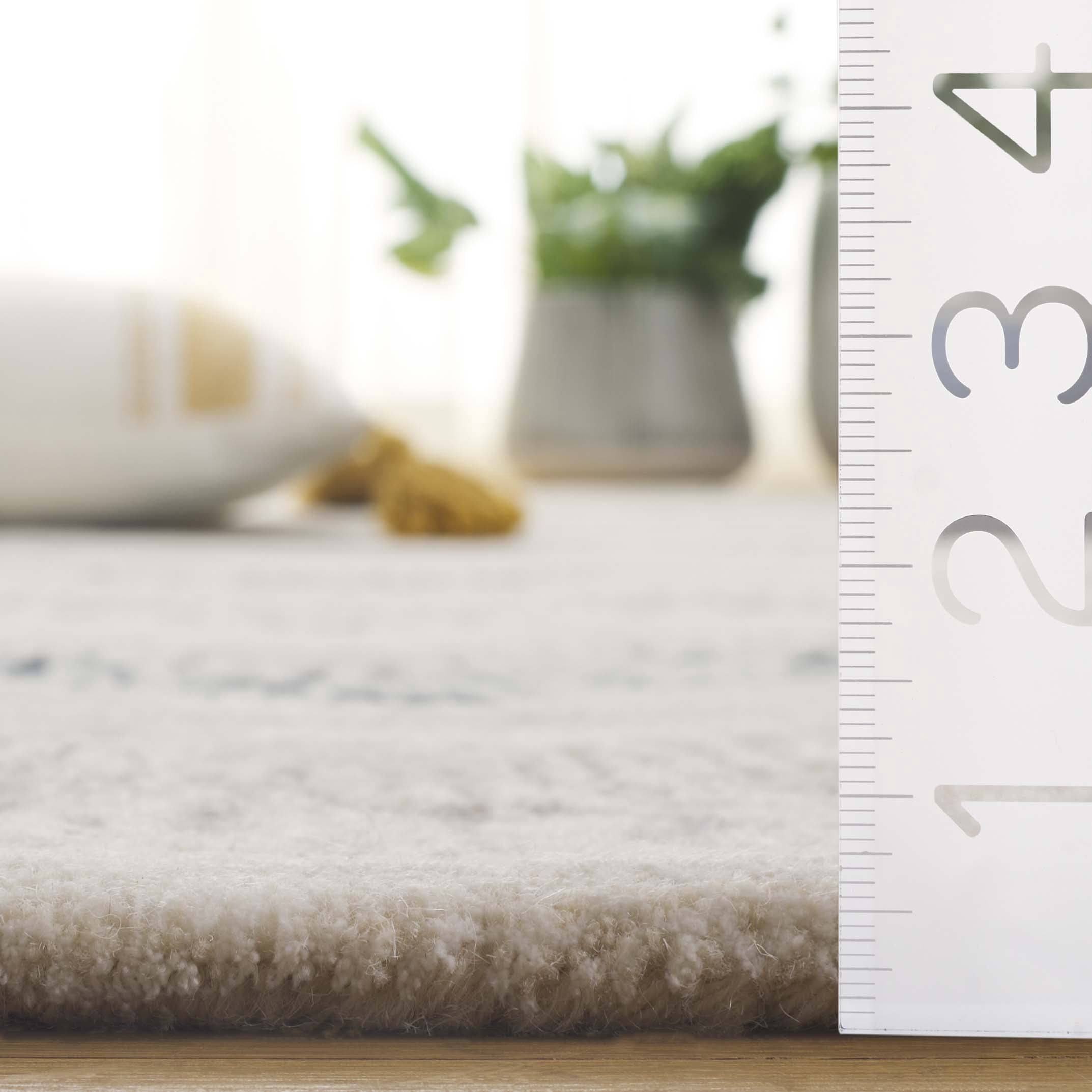 SAFAVIEH Soho Angela Zig-Zag Area Rug, Ivory/Gray, 5' x 8'