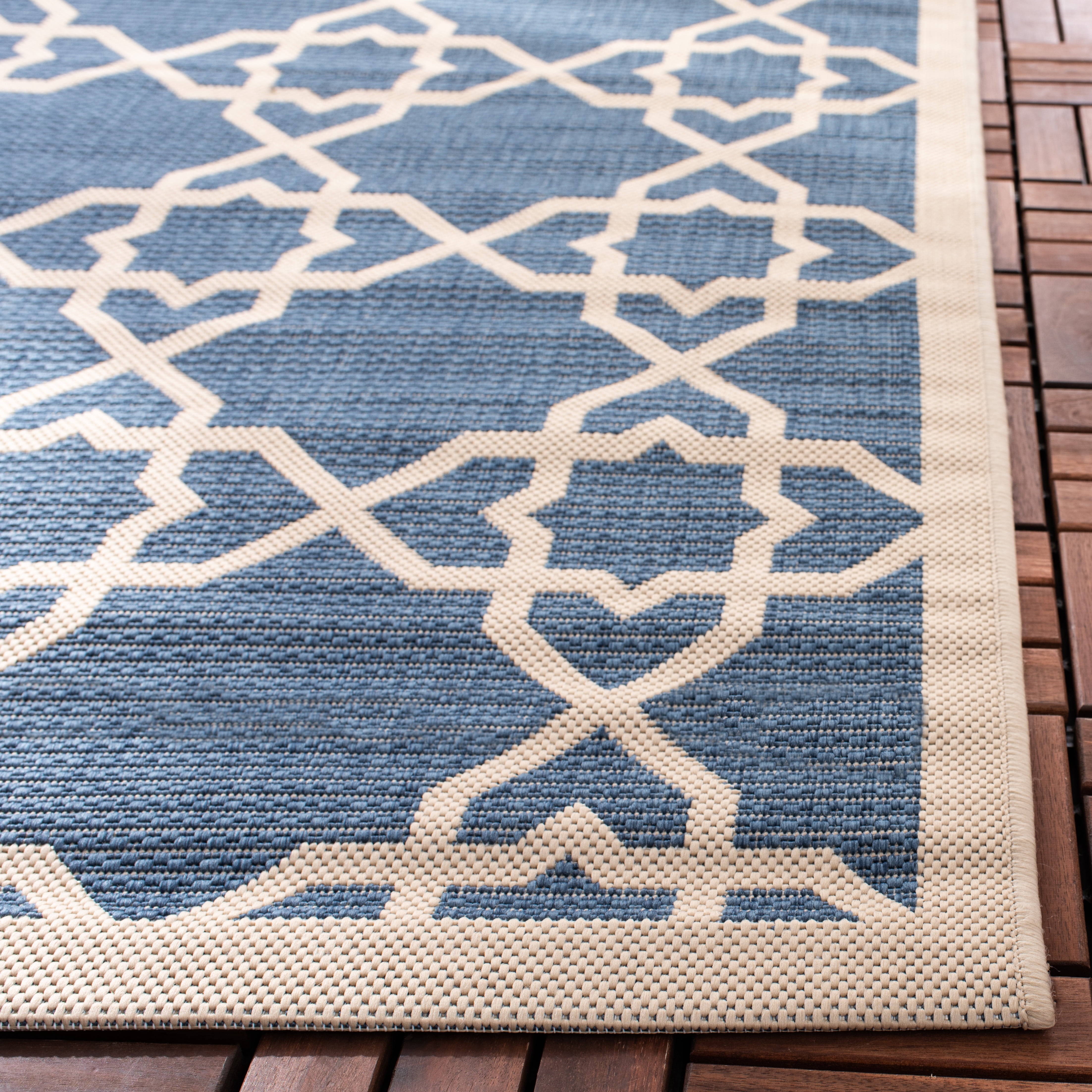 SAFAVIEH Courtyard Carol Geometric Indoor/Outdoor Area Rug, 5'3" x 7'7", Blue/Beige