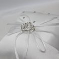 thumbnail image 3 of Almohada para anillo de boda, mini cojín encantador para anillo de boda, soporte de almohada para portador de anillo con lazo para ceremonia de boda en la playa blanco Rojo Verde, 3 of 5