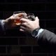 thumbnail image 5 of NutriChef Decantador de Whisky de Vidrio - Juego de Decantador de Alcohol con Jarra de Whisky Globo de 850 ml con Vasos Decantador de Licor con Tapón y Base para Brandy Vino Coñac Ron Gin Scotch Bourb, 5 of 5