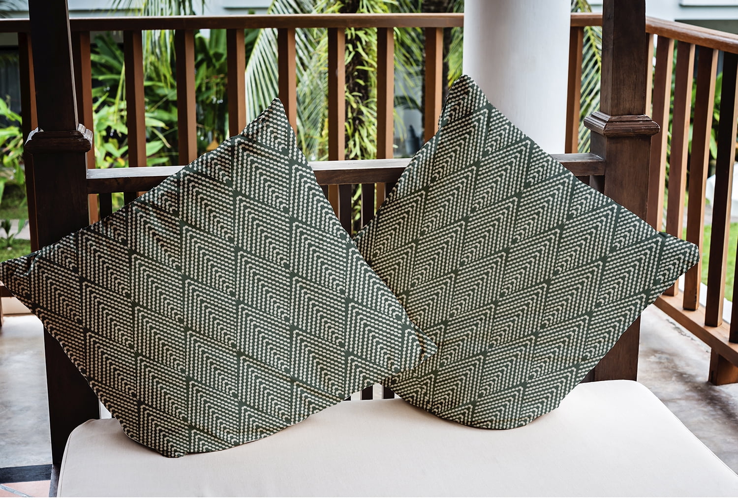16" x 16" Simply Daisy Lifeflor Polyester Indoor/Outdoor Pillow, Dark Green Qty 1