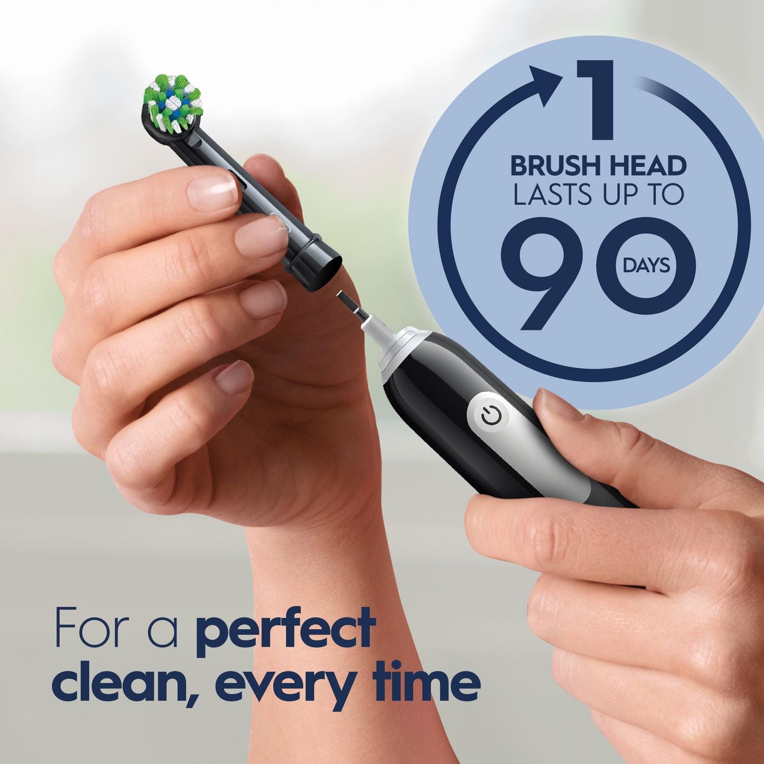 Brosse à dents électrique Oral-B Pro 1000 avec une (1) brossette, rechargeable, noire