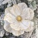 thumbnail image 3 of Juego de 6 flores de terciopelo artificial color blanco y dorado, con diseño de flor para decoración de árbol, centro de mesa, 3 of 4