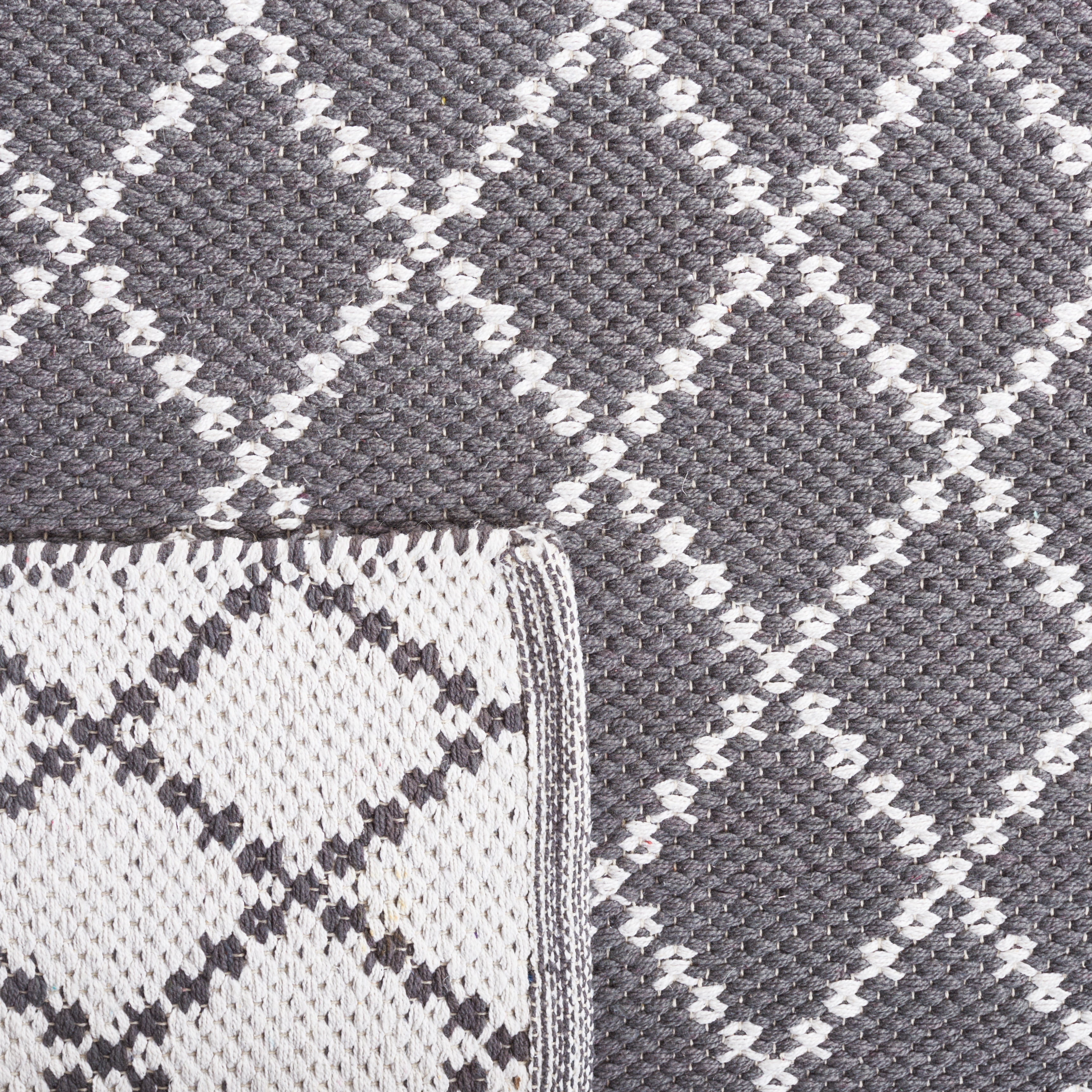 SAFAVIEH Montauk Jolyon Diamond Cotton Area Rug, Dark Grey/Ivory, 8' x 10'