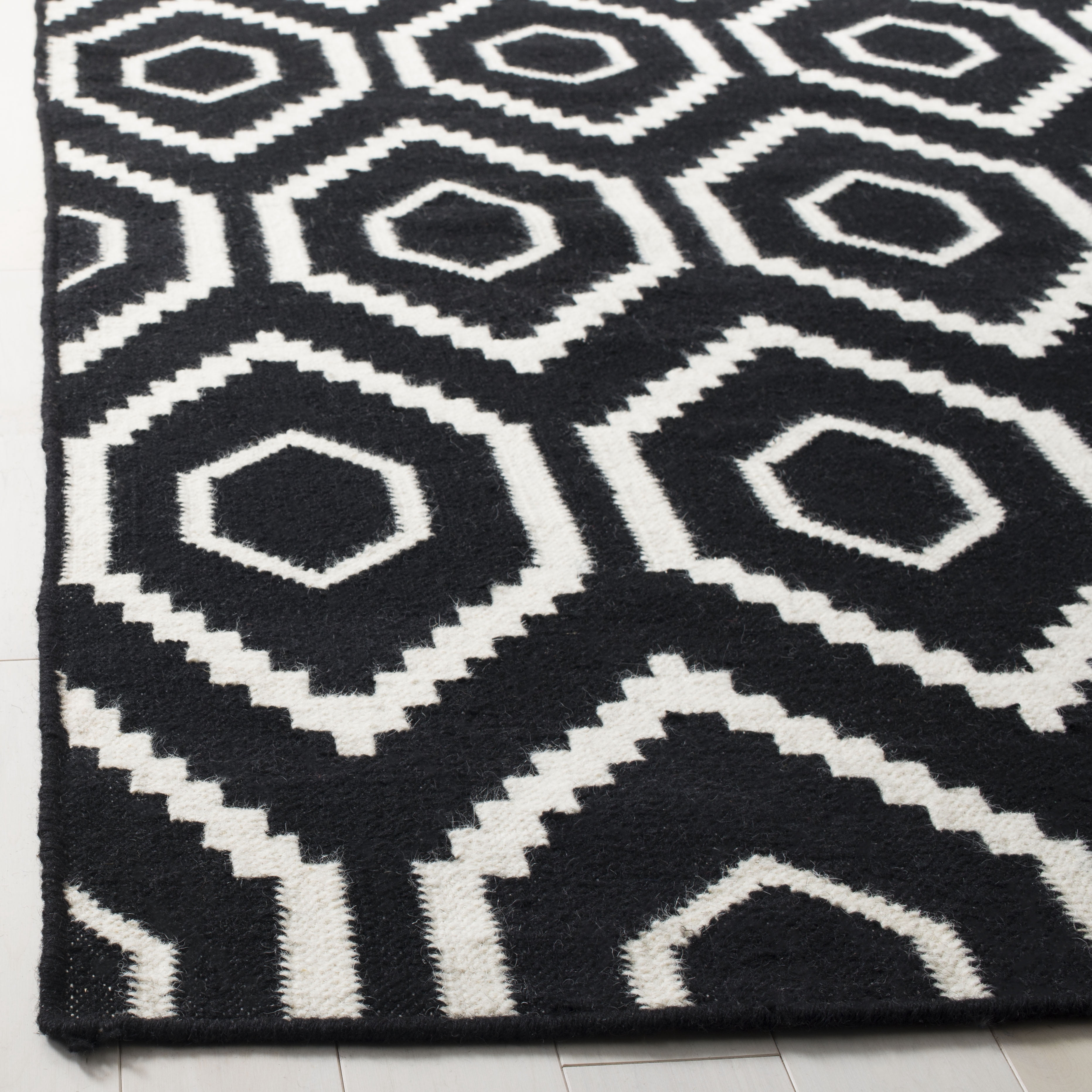 Safavieh Dhurries Bianca Geometric Area Rug, Black/Ivory, 10' x 14'
